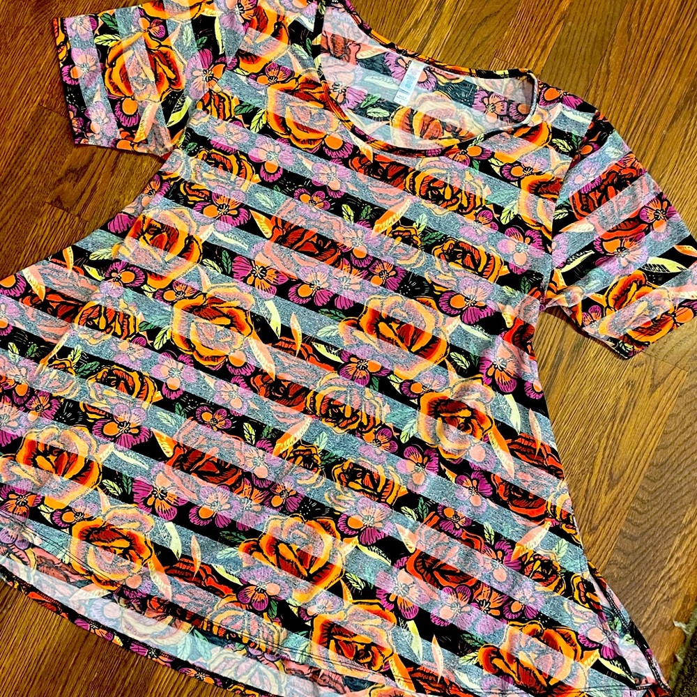EUC Lularoe Perfect Tee